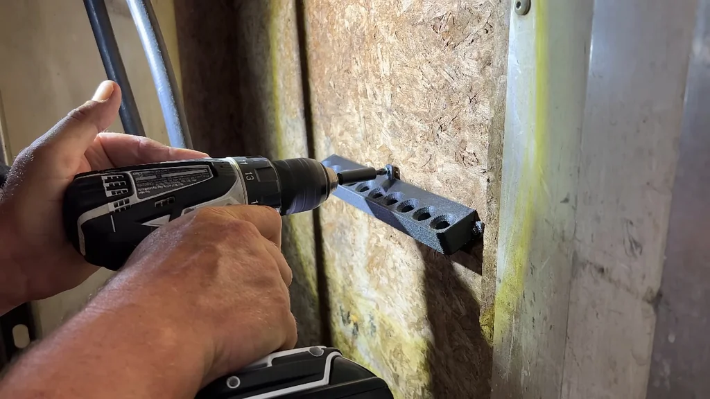 Screwing 3D printed mount with drill