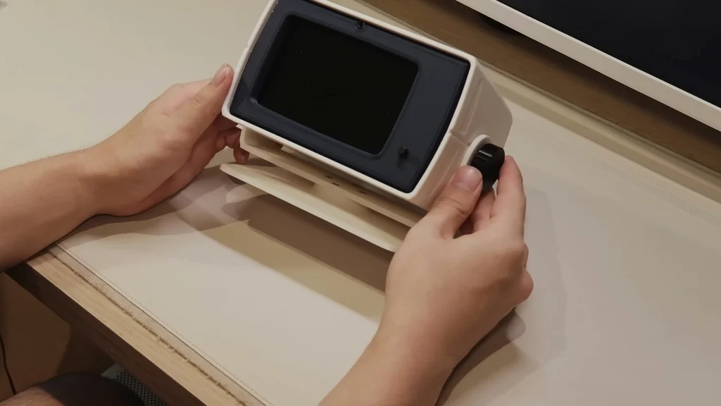 Attaching the black knob to the device