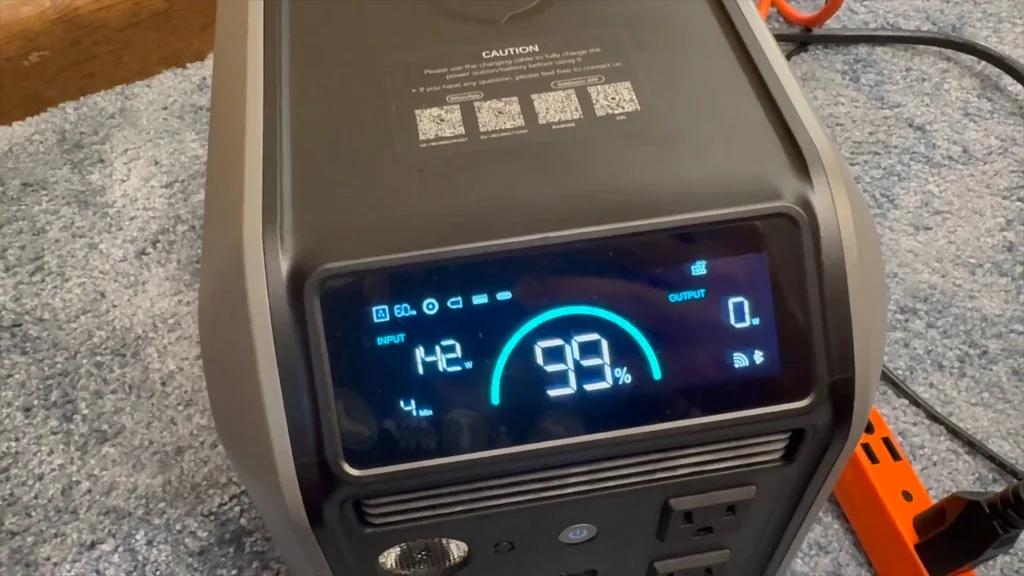 Dabbsson 600L charging at 142W