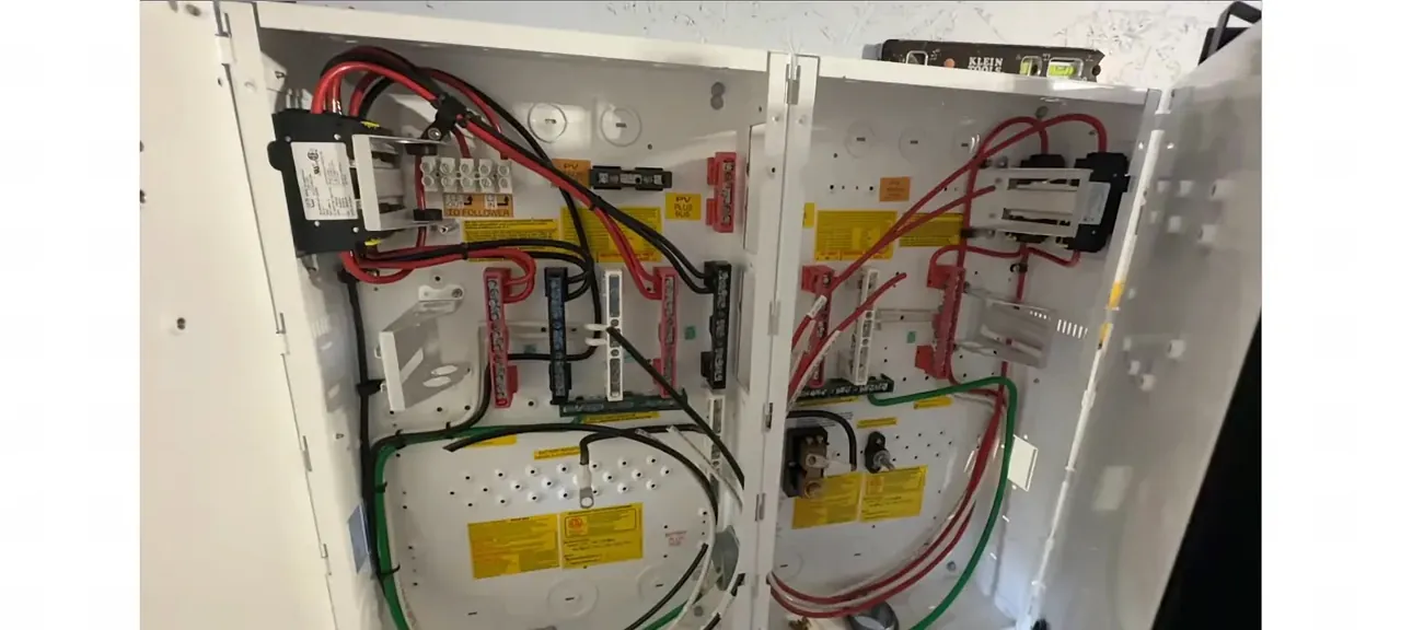 Jumpers connecting the two electrical boxes