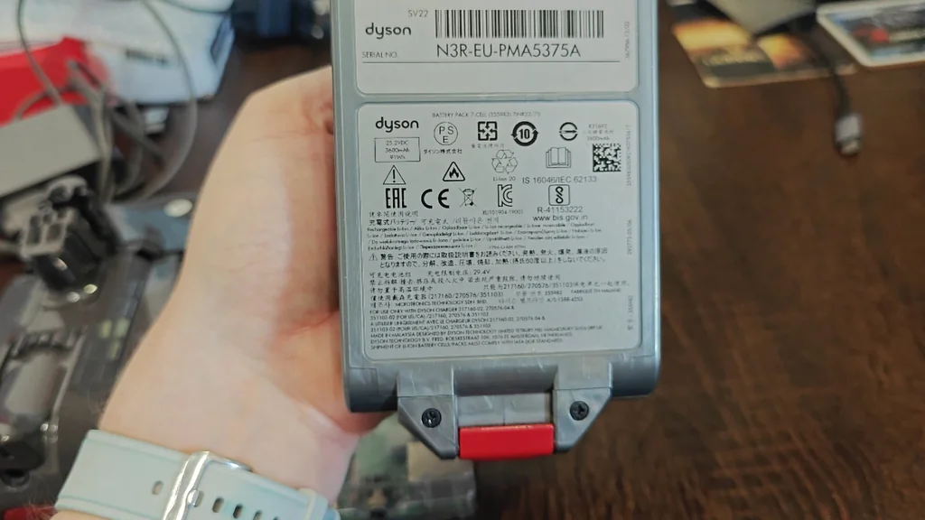 Dyson battery PCB charging setup