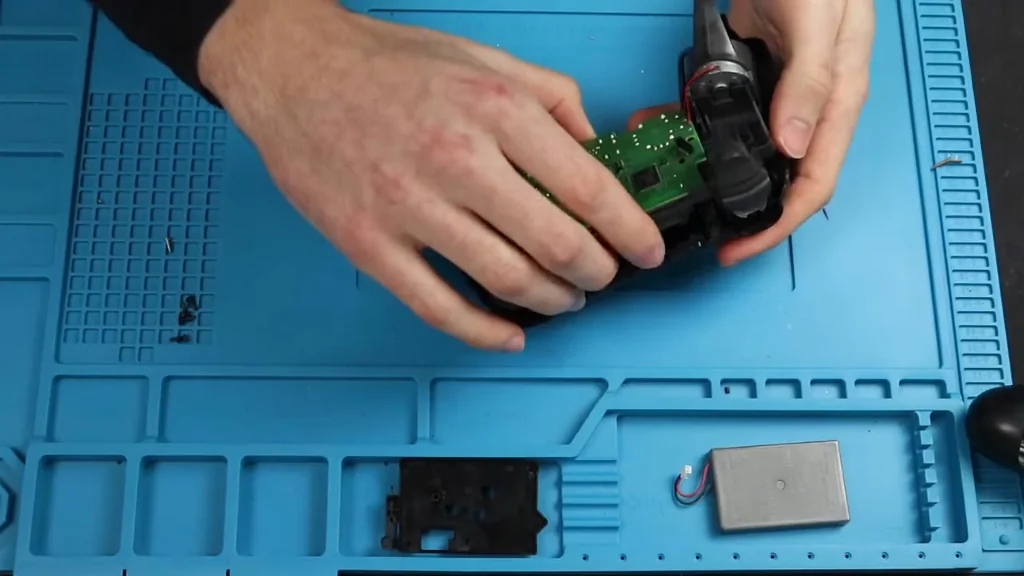 Reassembling PS4 controller PCB and battery
