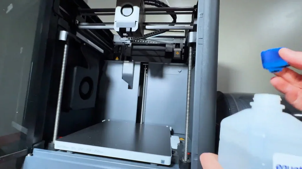 Cleaning 3D printer with isopropyl alcohol