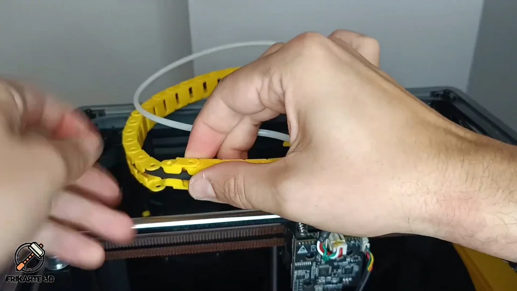Reattaching the hotend cover after chain installation
