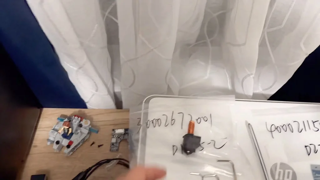 Lifting the fan assembly