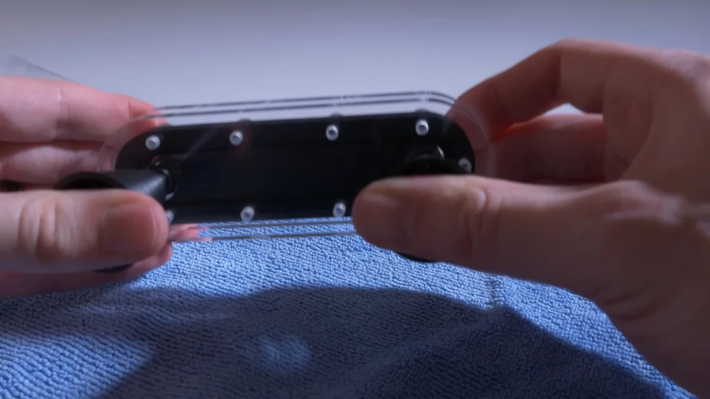 Assembling manifold with clear acrylic plate