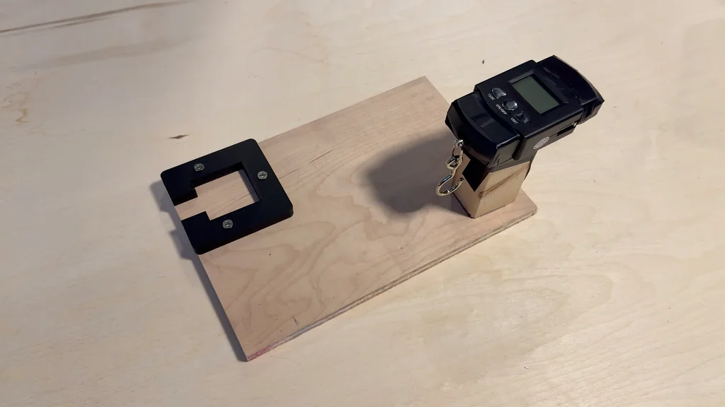 Digital luggage scale test setup