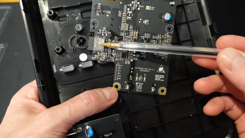 BMS communications connector and RX/TX pins