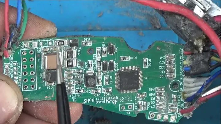 Desoldering header pins to split double-stacked circuit boards