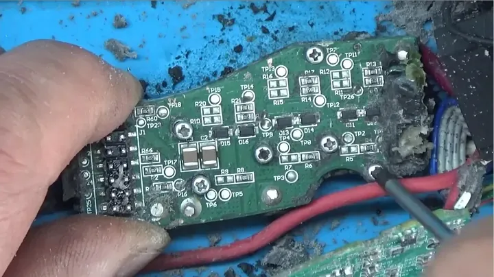 Removing heatsink retaining screws from power MOSFET board