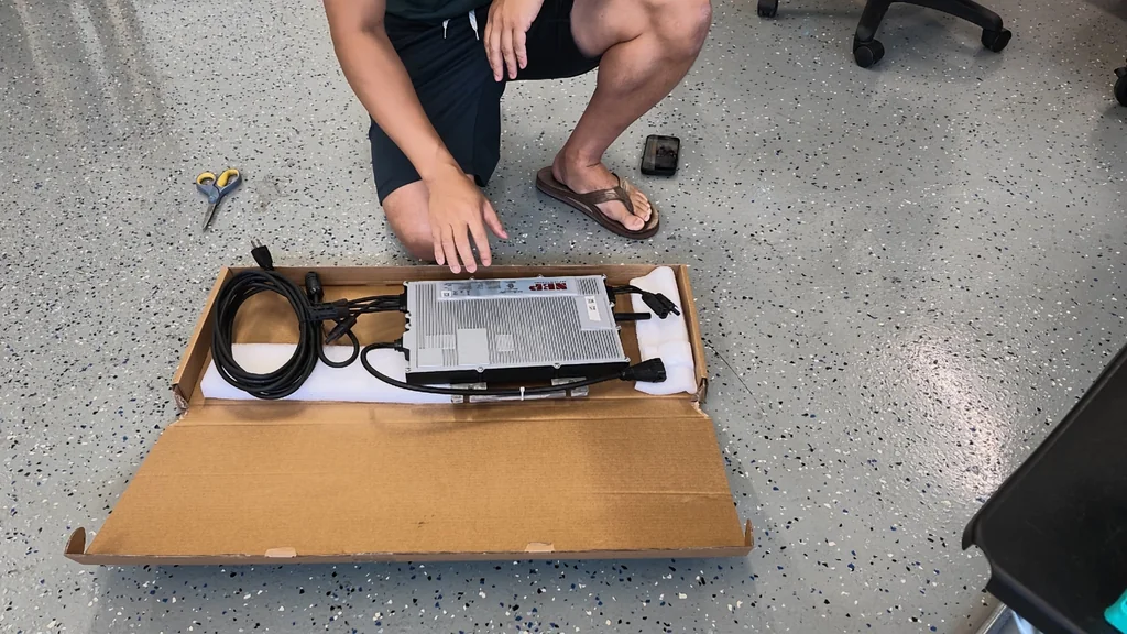 Solar panels connected to the microinverter