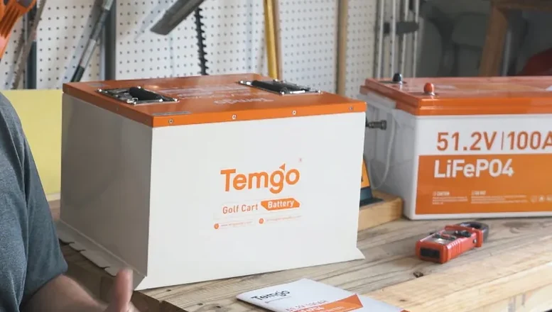 Temgo battery display showing temperature and voltage data.