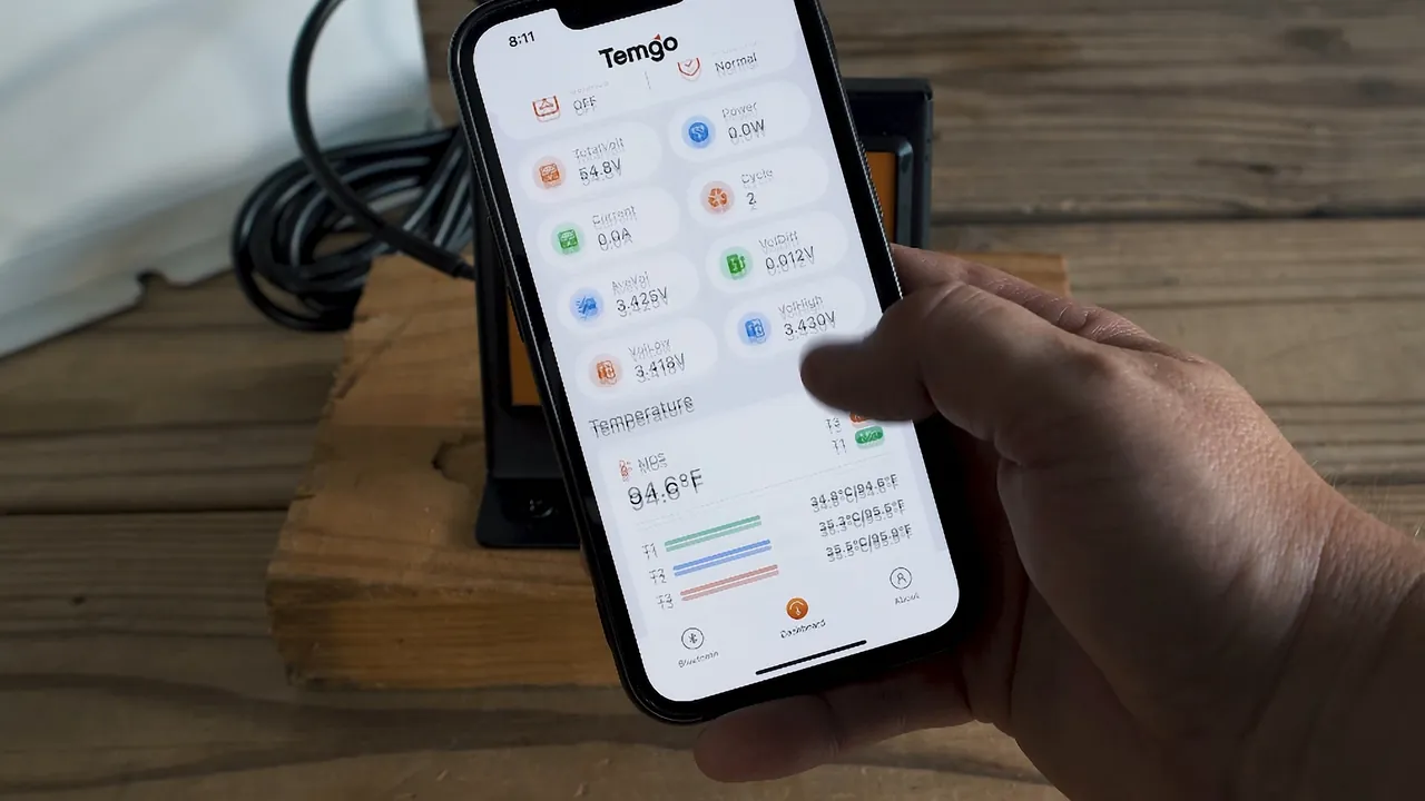 Smartphone app interface showing battery cell voltages.