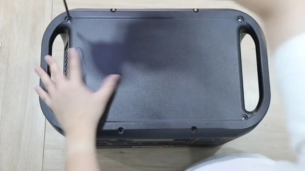 Closing the device top cover