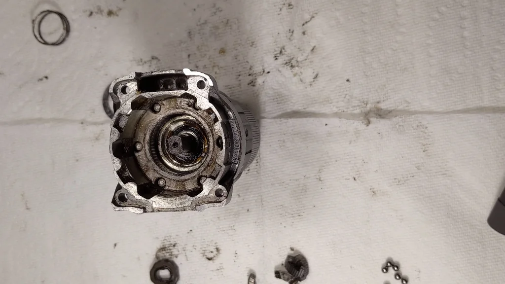 Inspecting planetary gear carrier