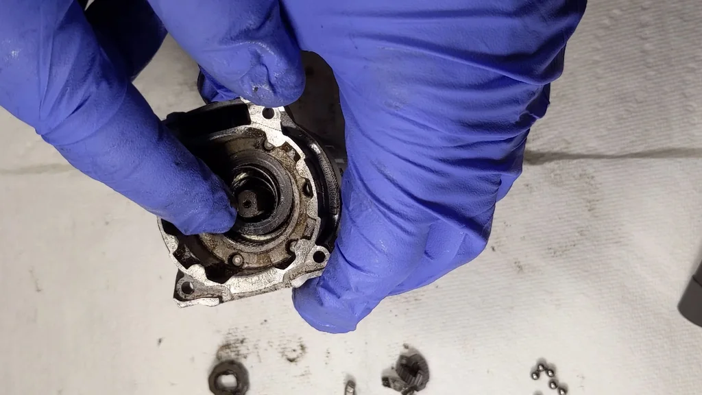 Installing the internal ring gear