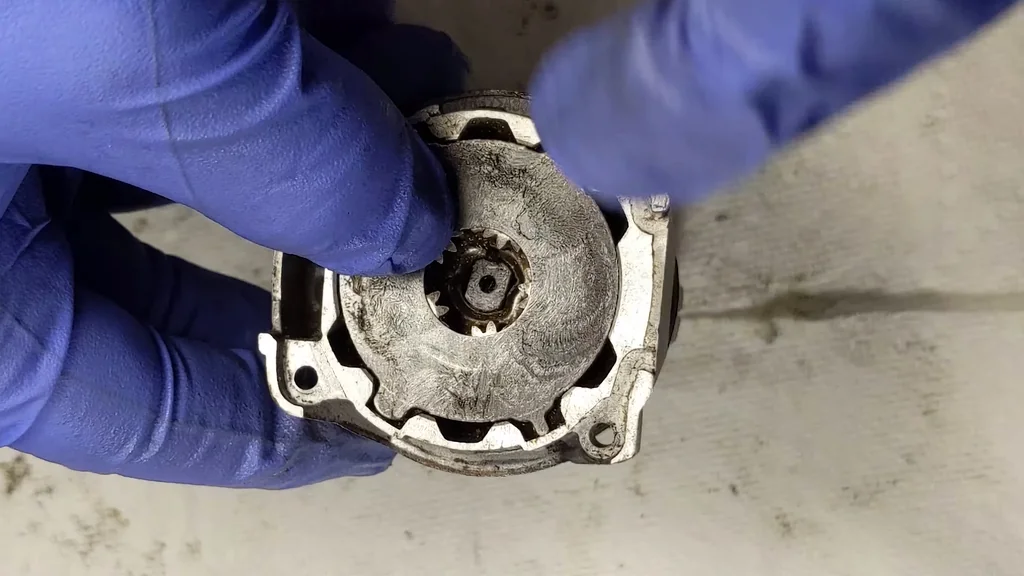 Closing the gearbox housing
