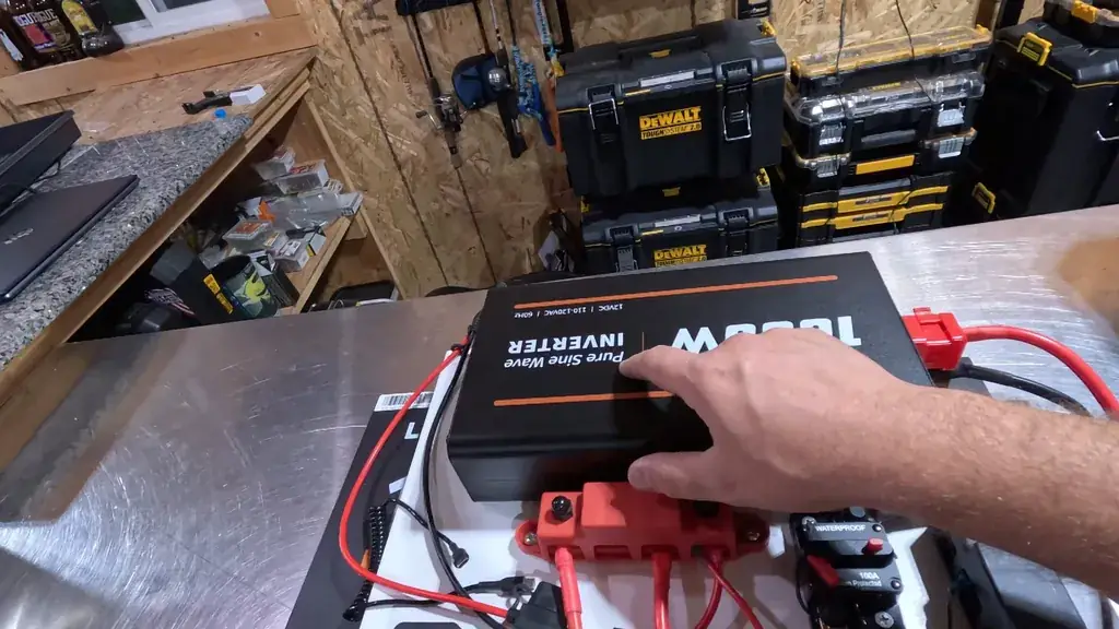 Foldable 100W solar panel setup