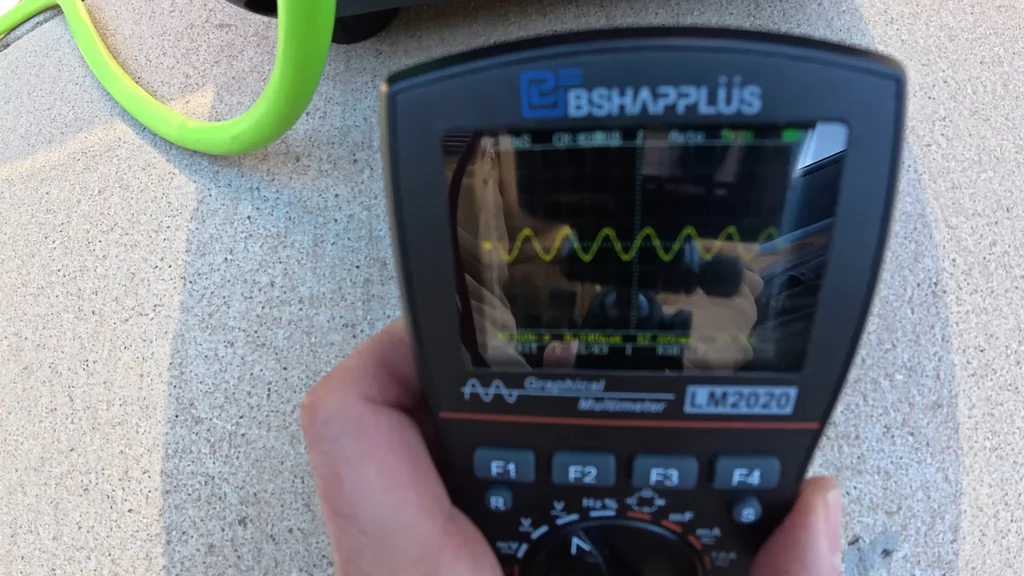 BSHAPPLUS LM2020 multimeter showing sine wave