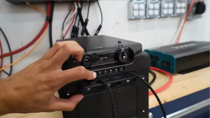 Threaded handle mounting points on the Pecron battery casing