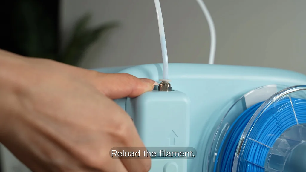 Reloading white filament into ugee 3D printer