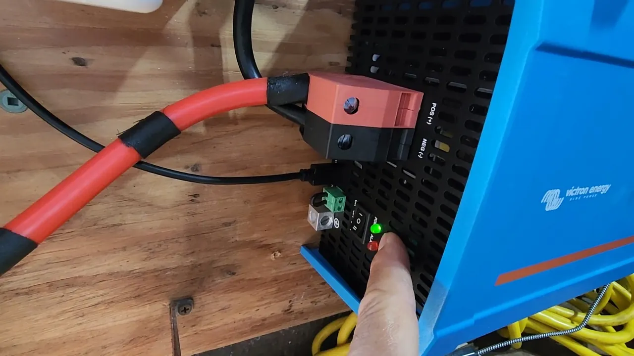 Inverter status light indicating active mode