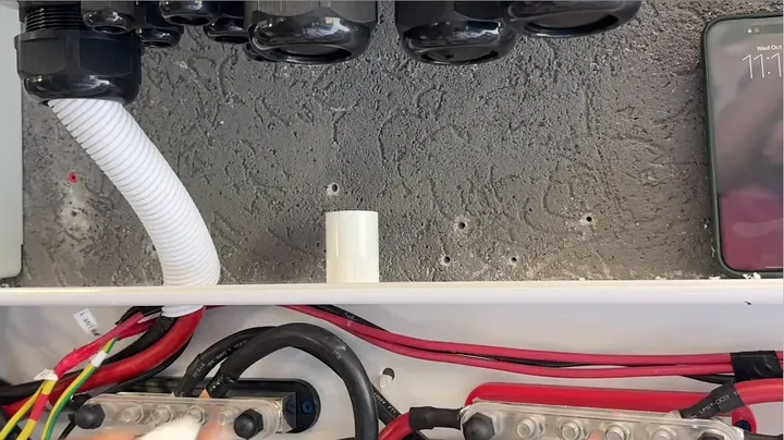 Connecting dual solar PV string inputs into DC disconnect switches