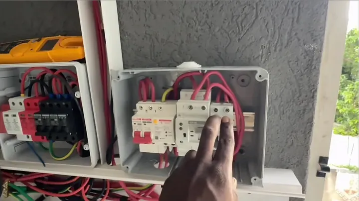 Wiring dual power automatic transfer switch between solar inverter and grid lines