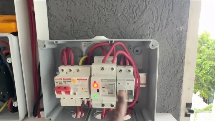 Resetting DC disconnect breakers to discharge internal inverter capacitors